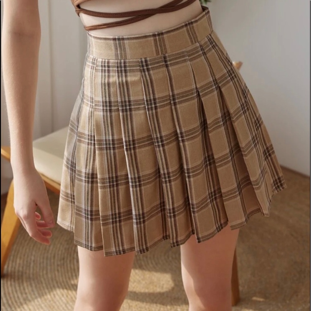 [Light Academia Style] tan plaid mini skirt adult size small